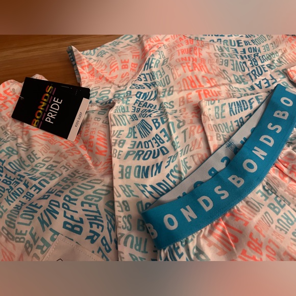Bonds PJ set BNWT pride print - Picture 3 of 3